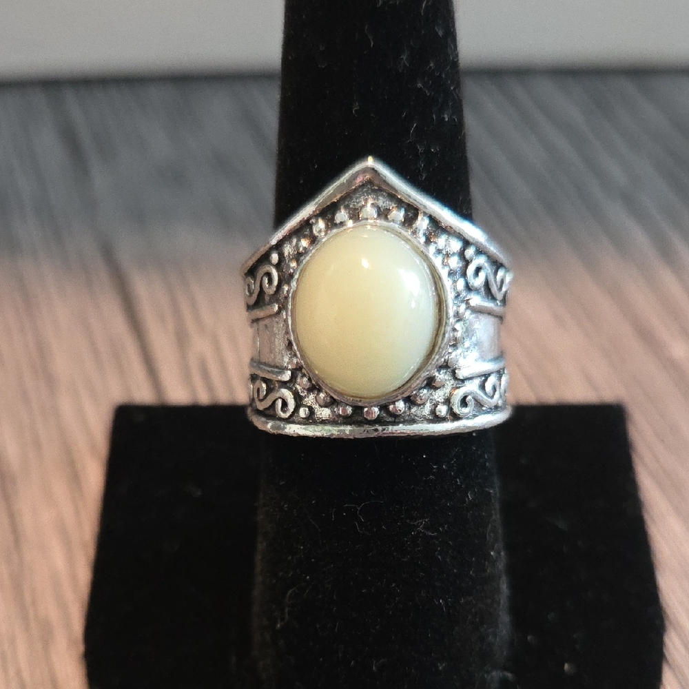 Wide Silvertone Ring w/ Cream Stone
